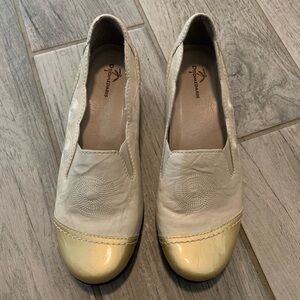 Dromedaris Slip-on Shoe, Cream with Gold, Size 38